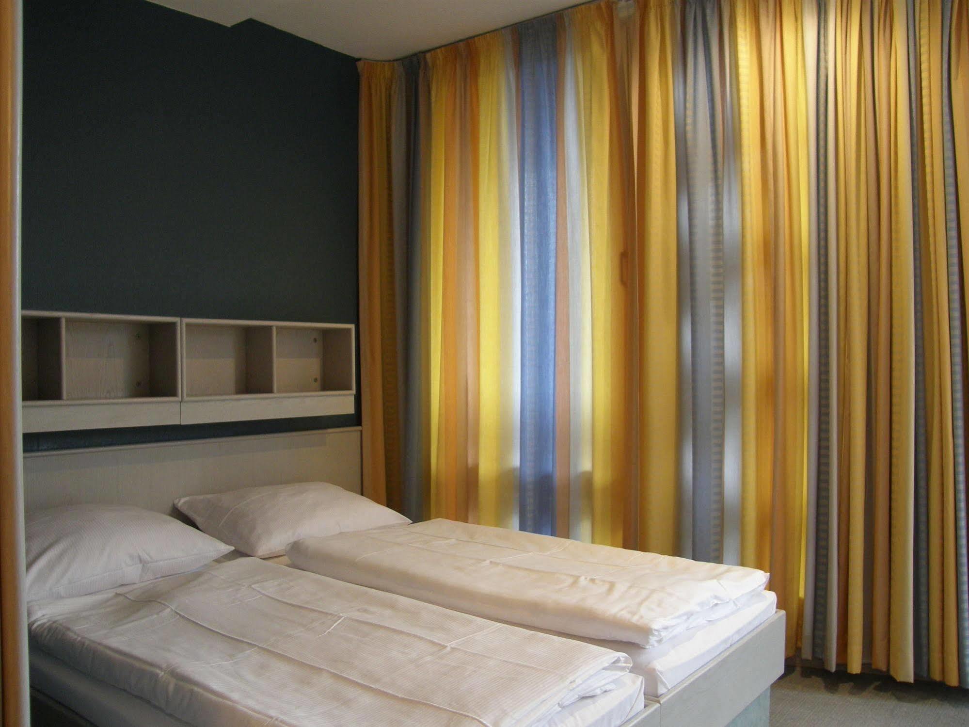 Jugendgaestehaus St.-michaels-heim Albergue *